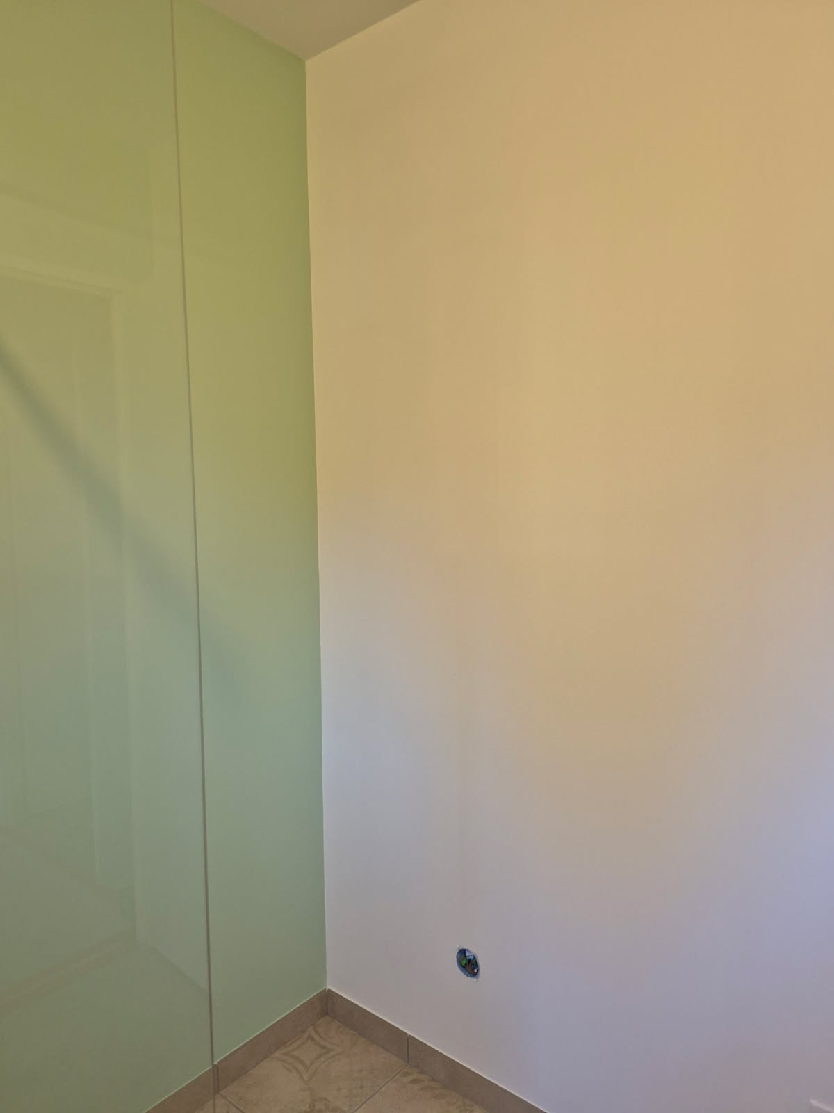 Salle de bain mur vert et blanc — GCTF Peinture