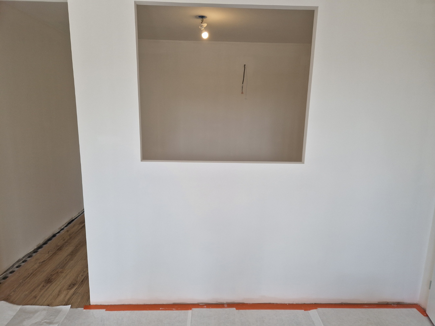 Mur blanc ouverture interieure — GCTF Peinture