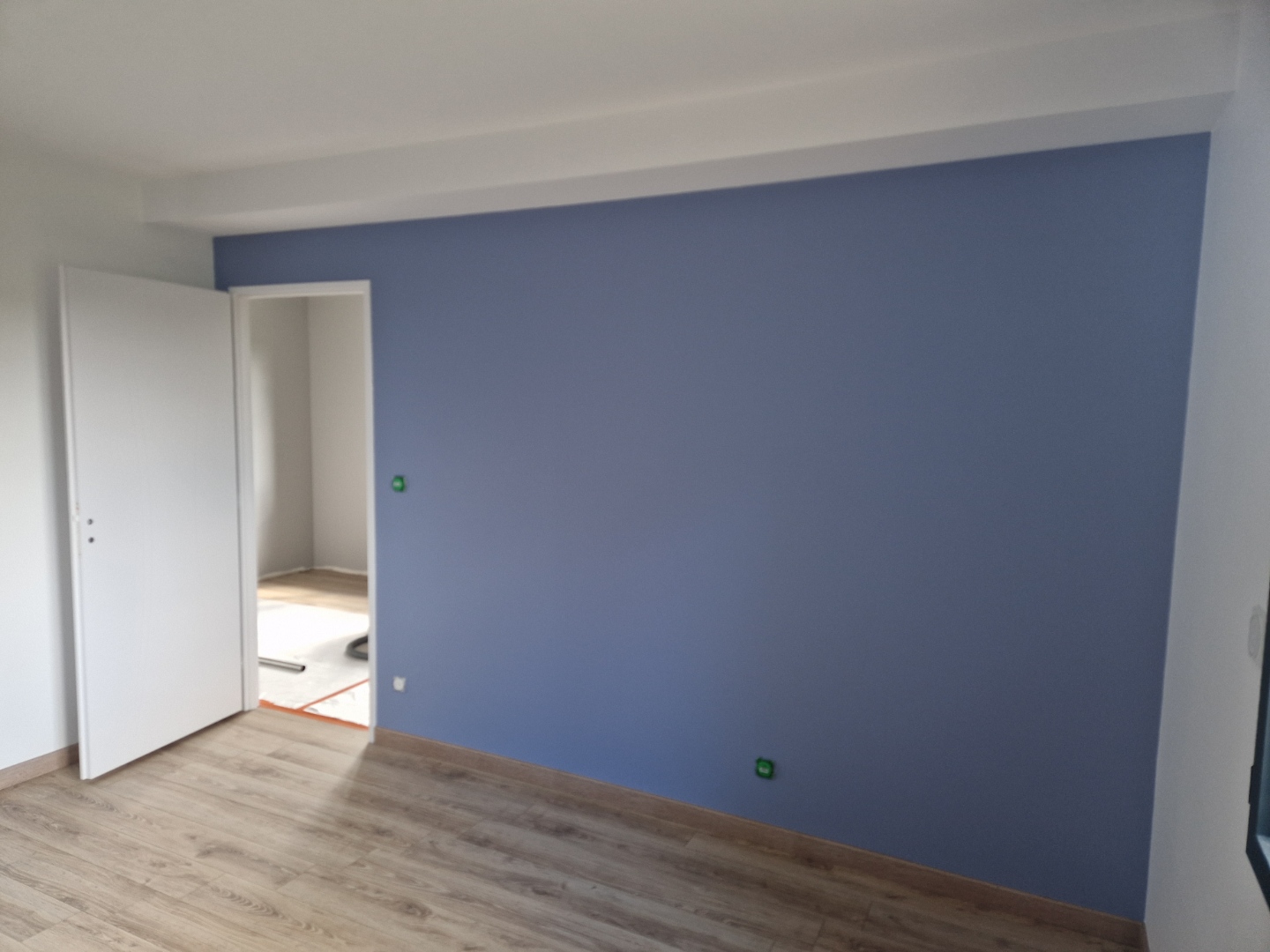 Chambre mur bleu porte — GCTF Peinture